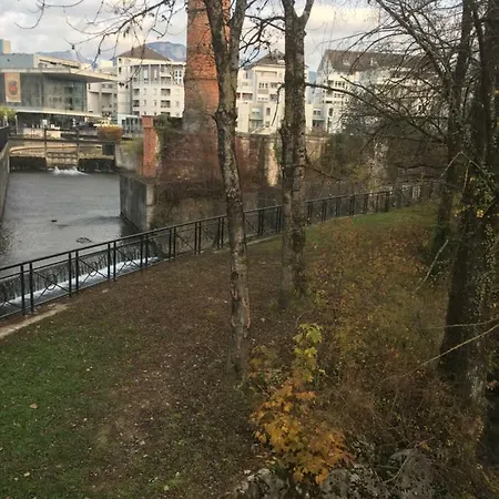 Les Berges Apartment *